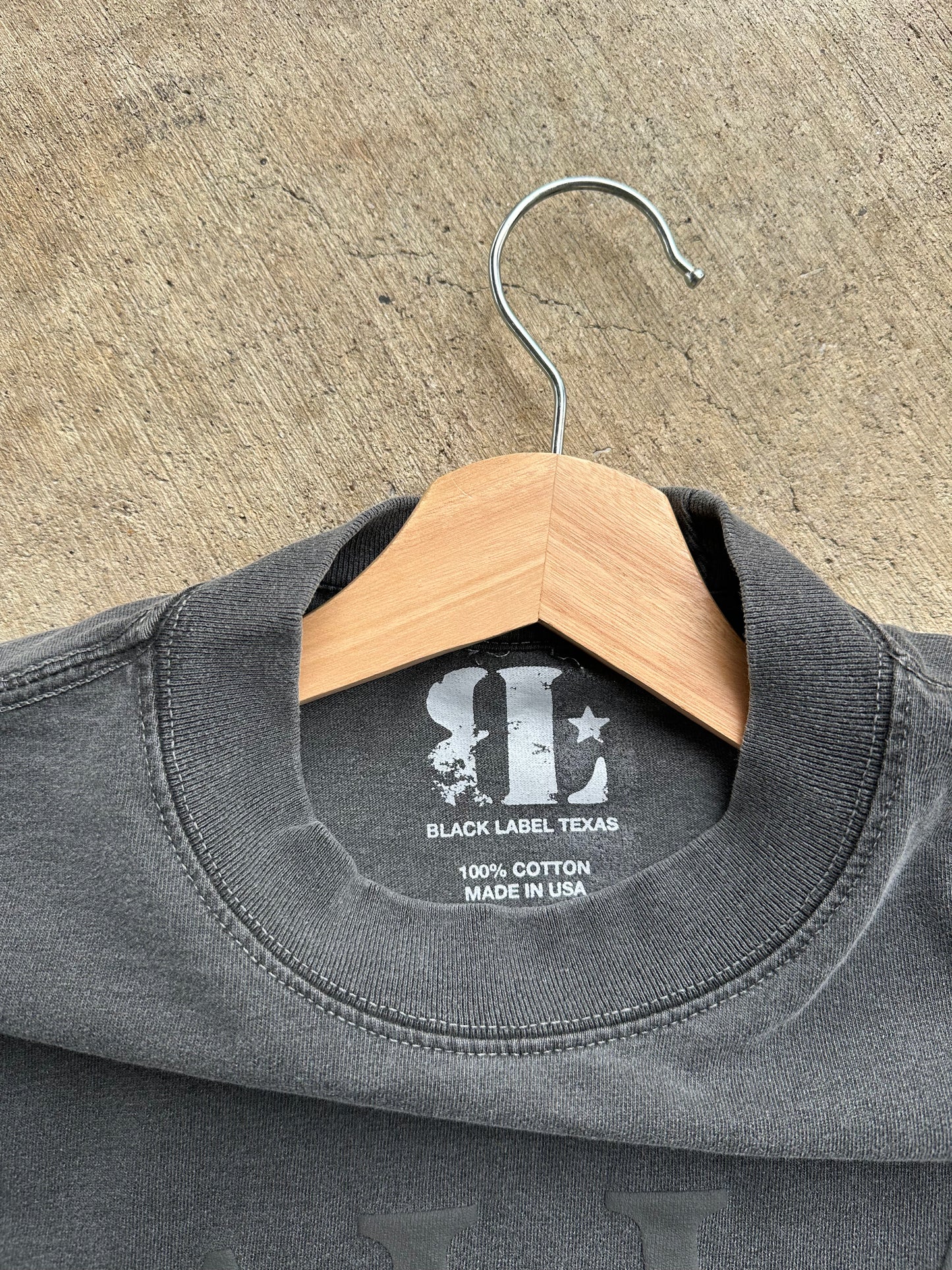 DALLAS PUFF PRINT TEE: CONCRETE