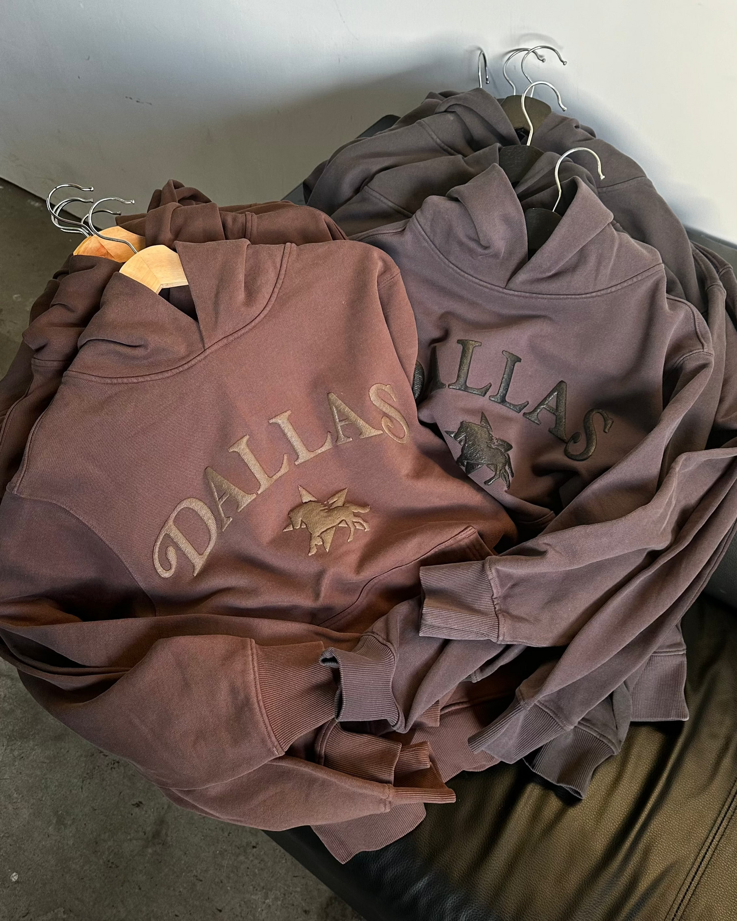 HEAVYWEIGHT DALLAS PUFF PRINT HOODIE