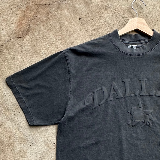 DALLAS PUFF PRINT TEE: CONCRETE